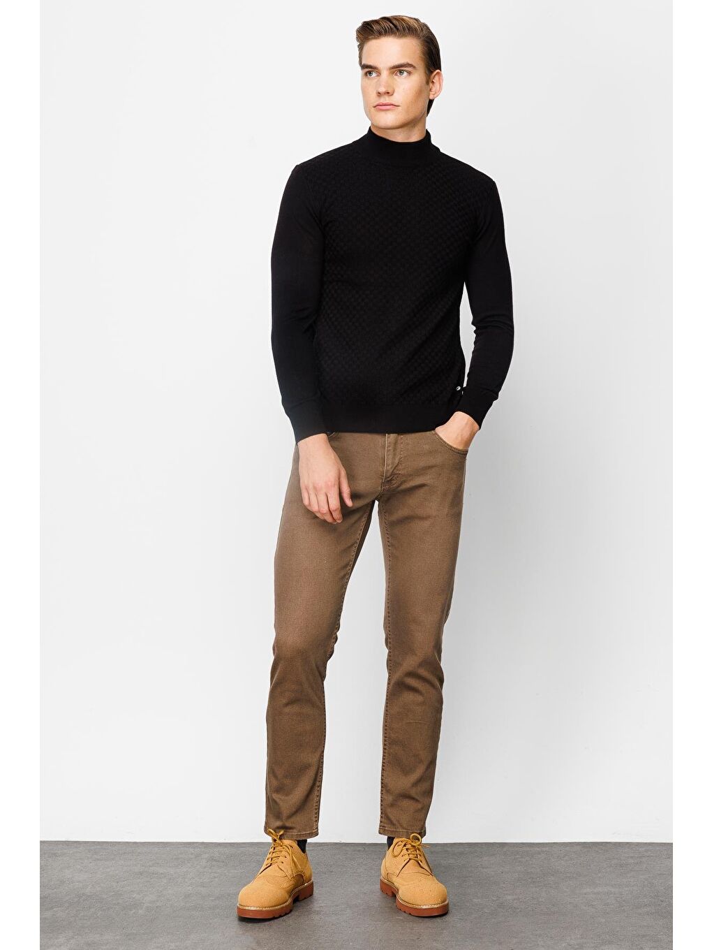 Siyah Dar Kalıp Yarım Balıkçı Düz Uzun Kollu Triko-2