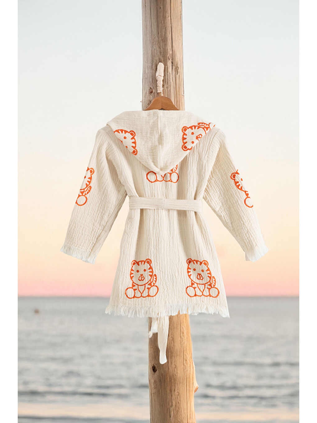 Ekru %100 Organik, El İşçiliği Taş Baskı Çocuk Bornozu - Kaplan-1