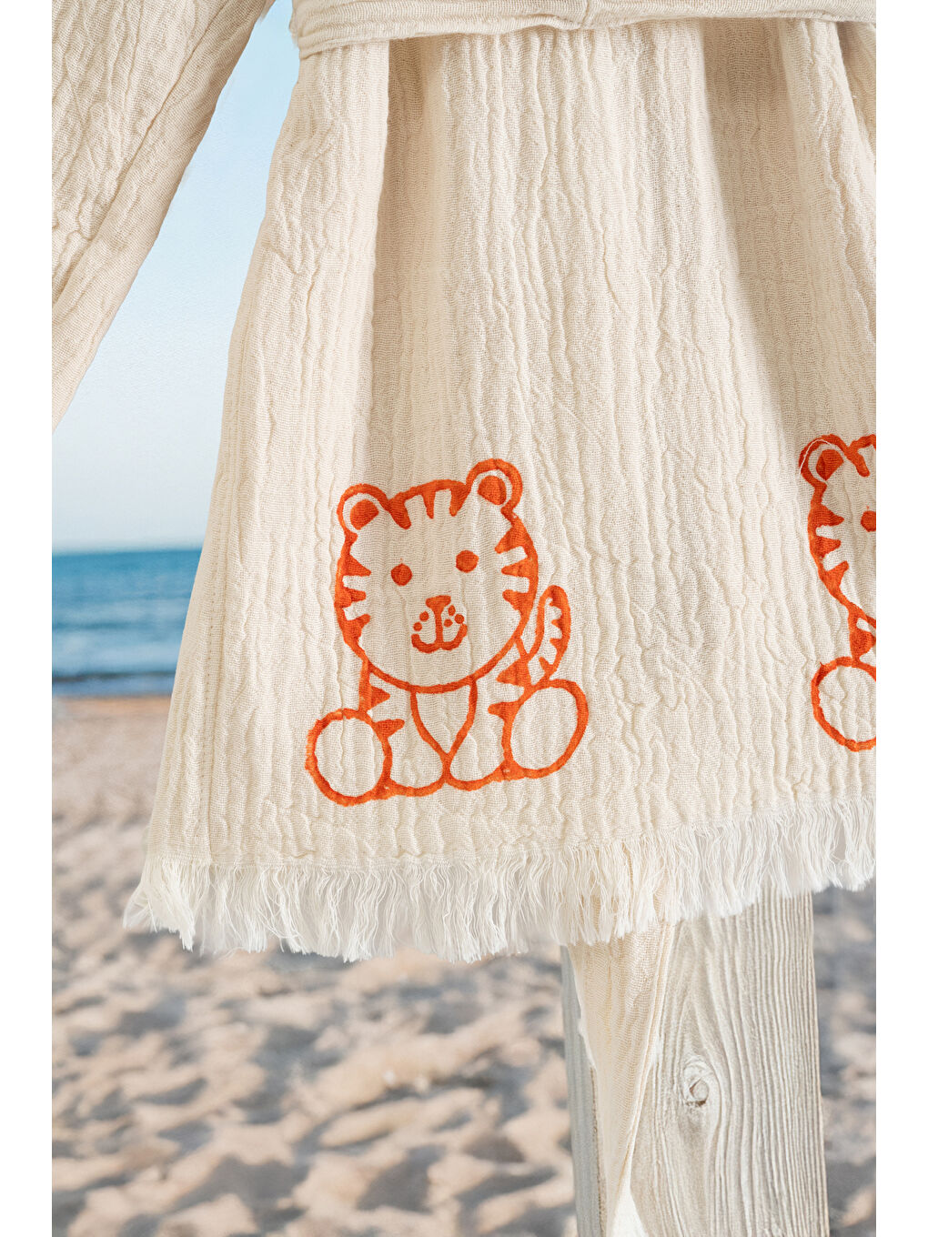 Ekru %100 Organik, El İşçiliği Taş Baskı Çocuk Bornozu - Kaplan-2