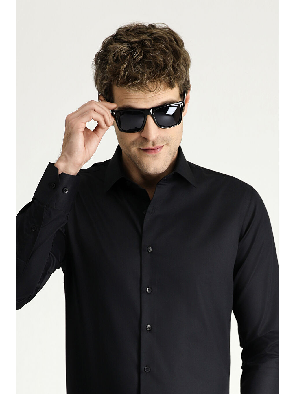 Siyah Uzun Kol Slim Fit Dar Kesim Klasik Non Iron Saten Pamuklu Gömlek-1