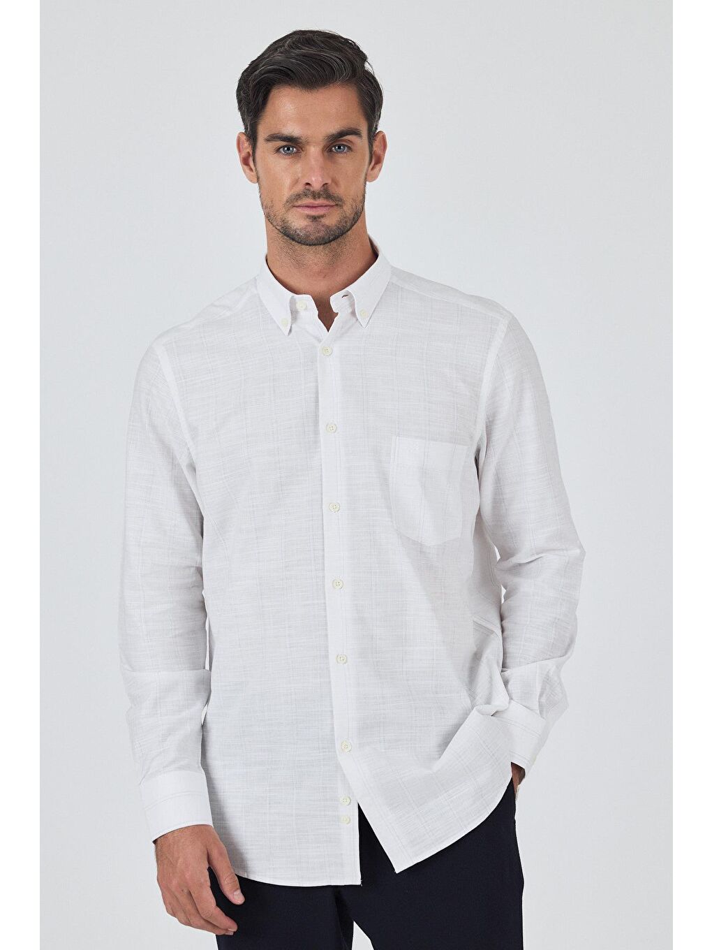 Beyaz Uzun Kol Çizgili Desen Düğmeli Yaka Cepli Classic Comfort Fit %100 Pamuk Gömlek 1004250189