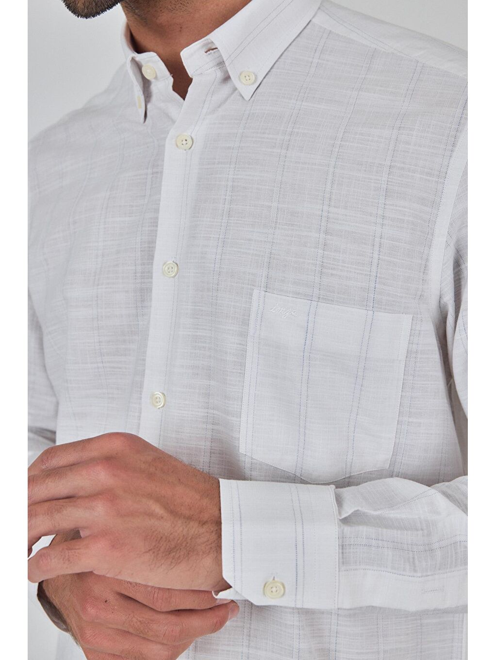 Beyaz Uzun Kol Çizgili Desen Düğmeli Yaka Cepli Classic Comfort Fit %100 Pamuk Gömlek 1004250189-3