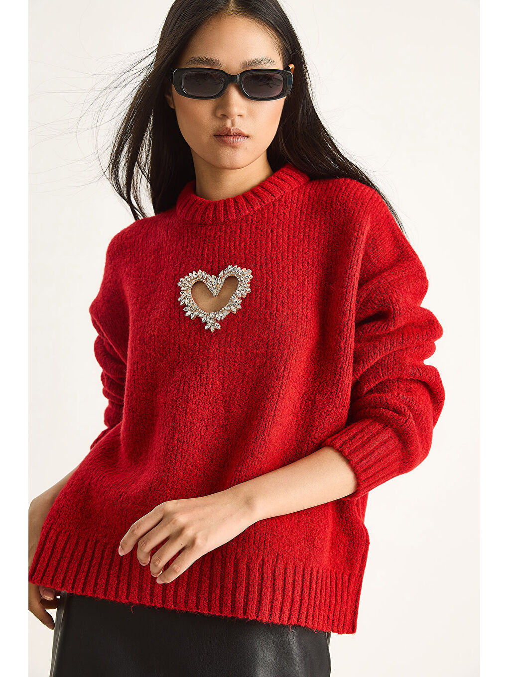 Kırmızı Kadın Kalp Detaylı Taş İşlemeli Triko Kazak