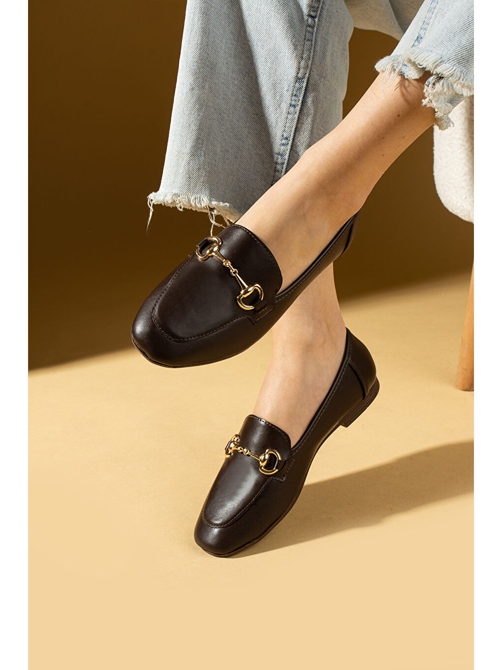 Kahverengi Gold Toka Detaylı Rahat Kalıp Kadın Babet 57-023-24Cilt-1