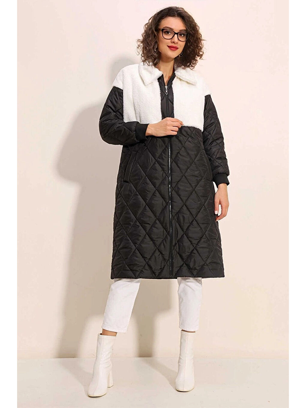 Kadın Beyaz Pelüş Detaylı Oversize Kapitone Uzun Mont HZL25W BD151851-2