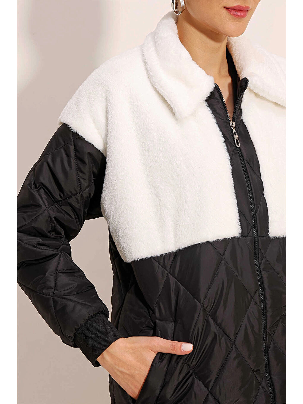 Kadın Beyaz Pelüş Detaylı Oversize Kapitone Uzun Mont HZL25W BD151851-3