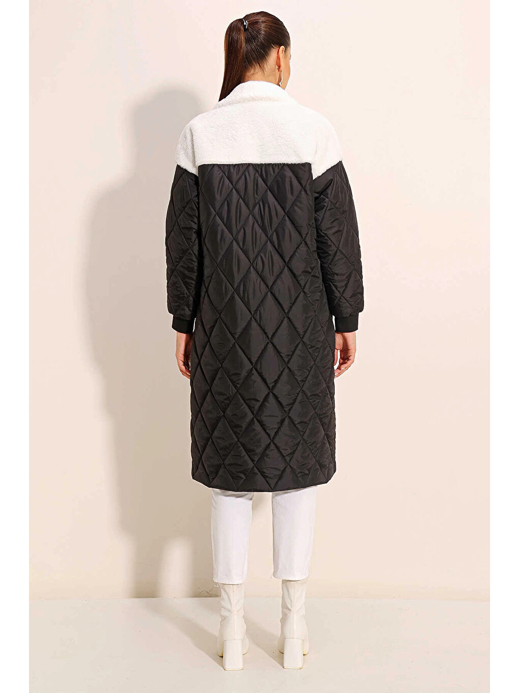 Kadın Beyaz Pelüş Detaylı Oversize Kapitone Uzun Mont HZL25W BD151851-4