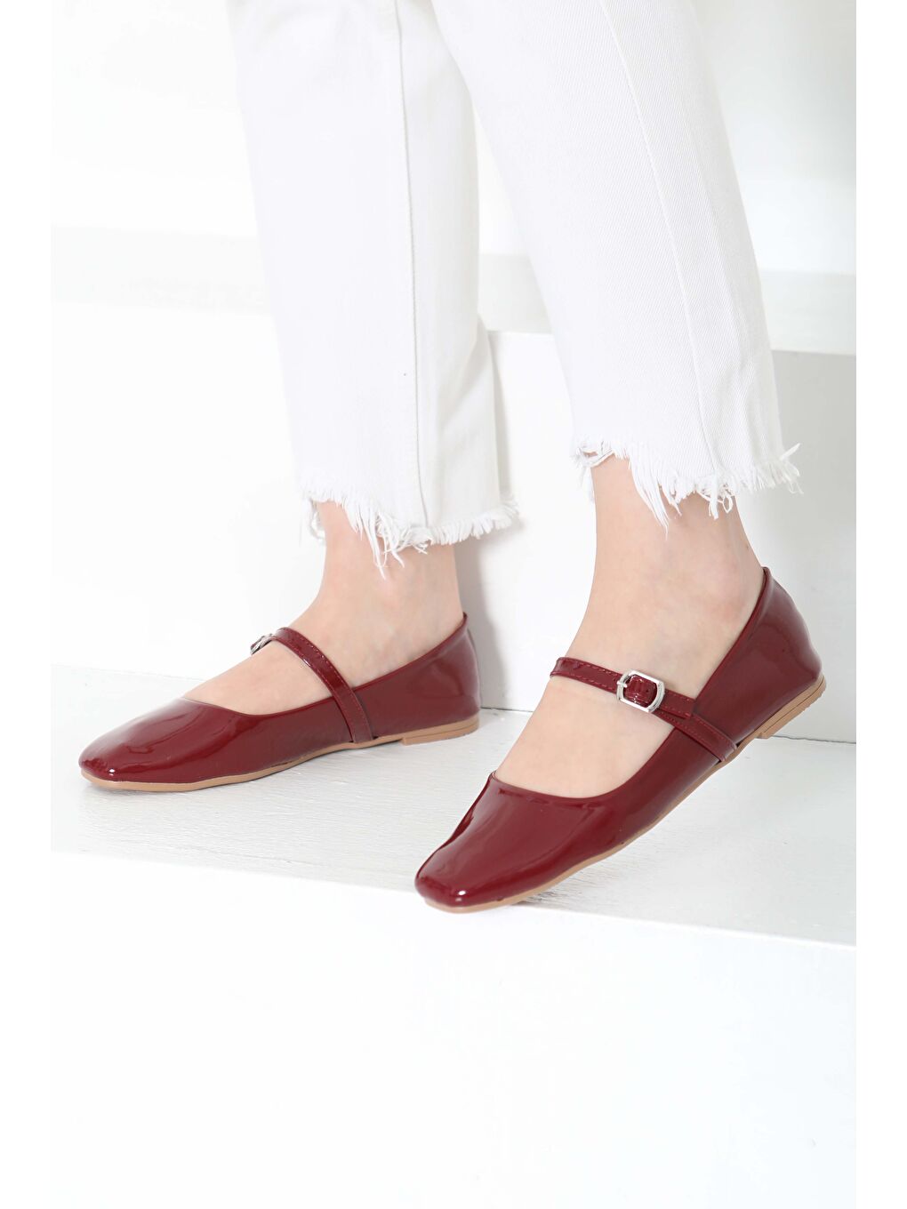 Kadın Bordo Kemerli Rugan Ayakkabı - 27155