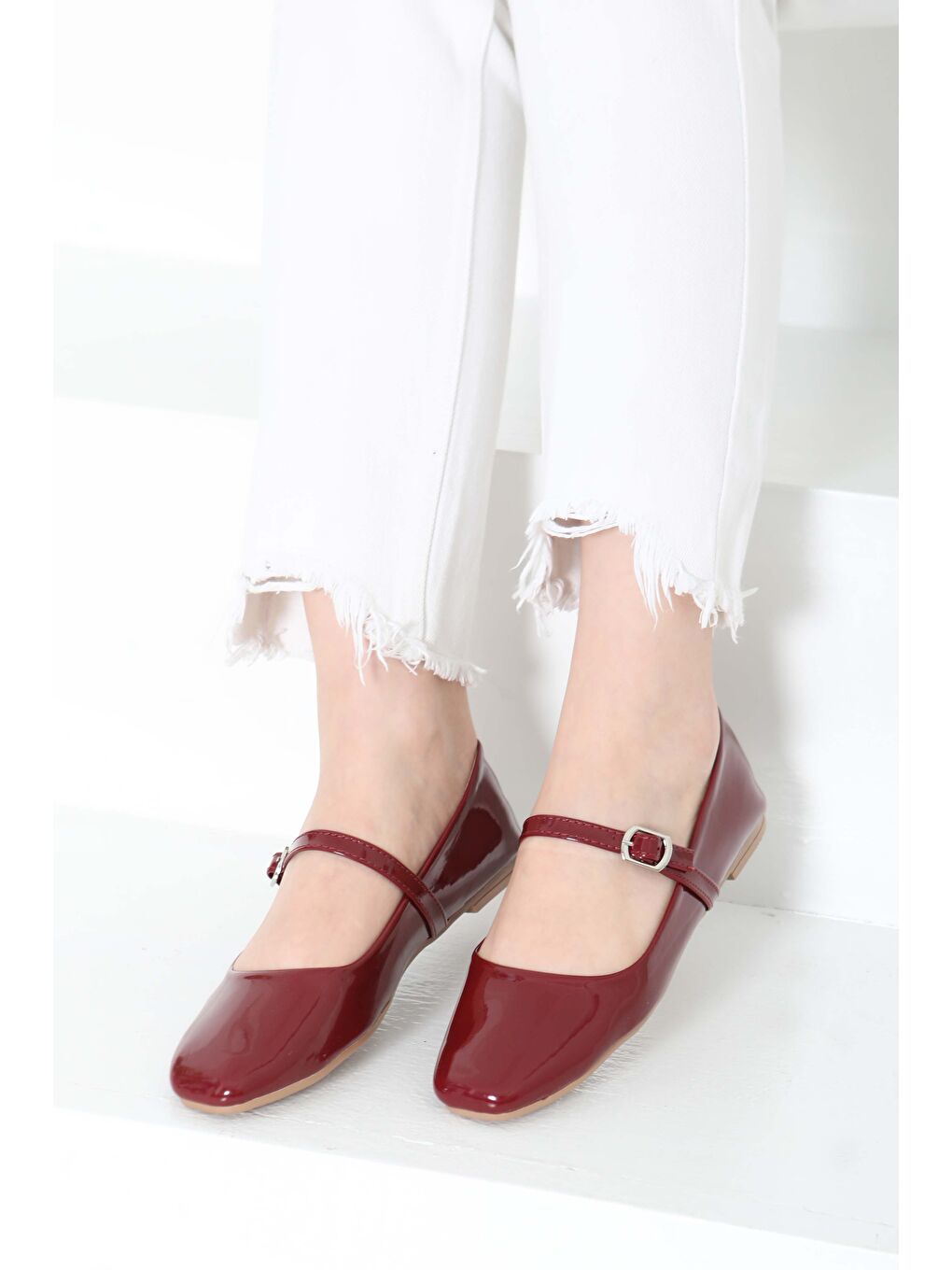 Kadın Bordo Kemerli Rugan Ayakkabı - 27155-1