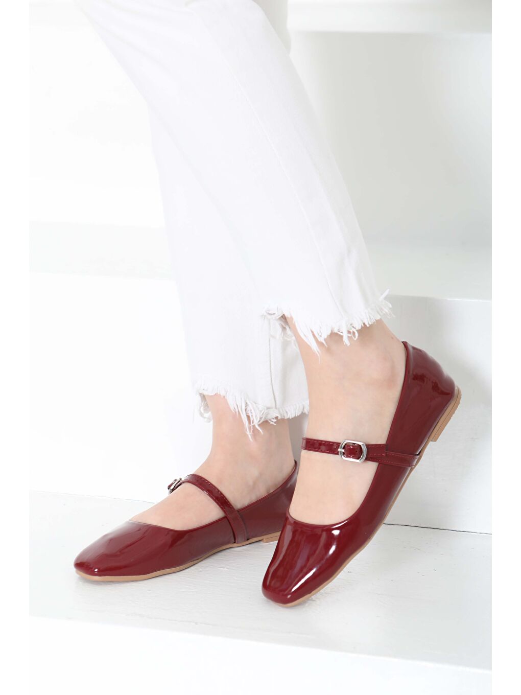 Kadın Bordo Kemerli Rugan Ayakkabı - 27155-2