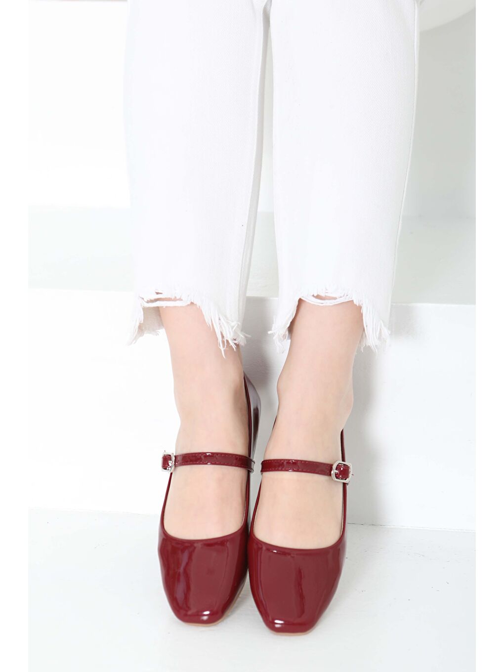 Kadın Bordo Kemerli Rugan Ayakkabı - 27155-3