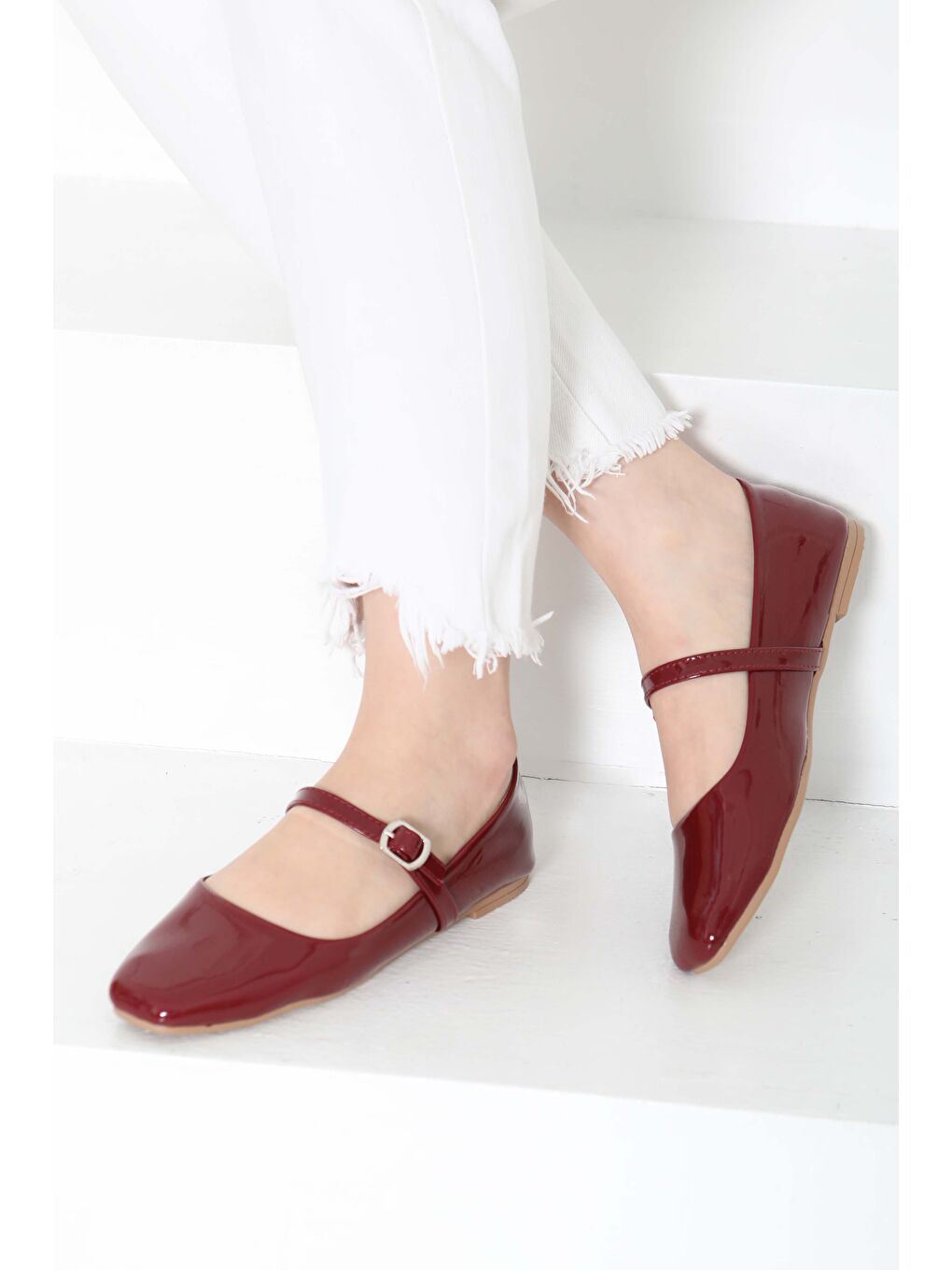 Kadın Bordo Kemerli Rugan Ayakkabı - 27155-4