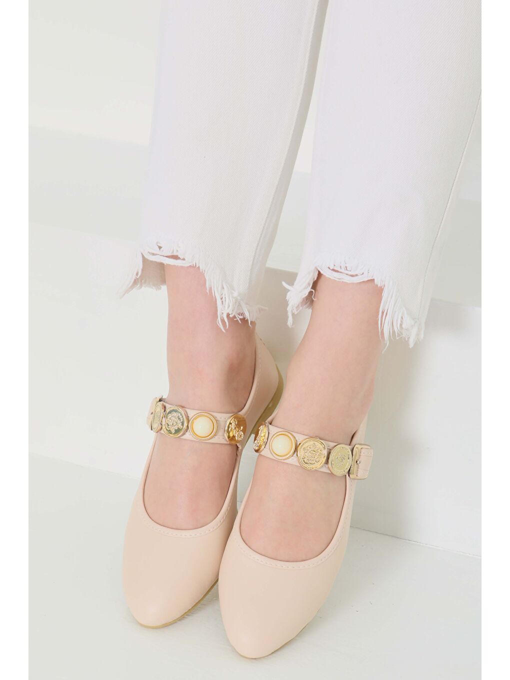 Ekru Kadın Krem Taş Detaylı Babet Ayakkabı - 27112-1