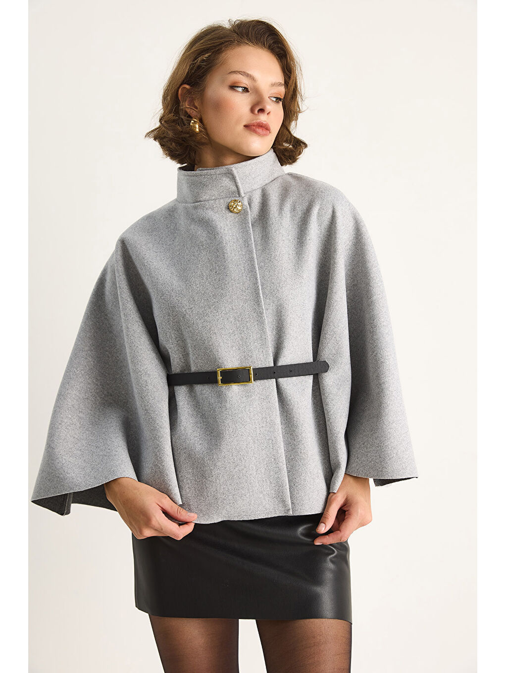 Gri Kadın Gold Düğme Detaylı Kemerli Panço-3