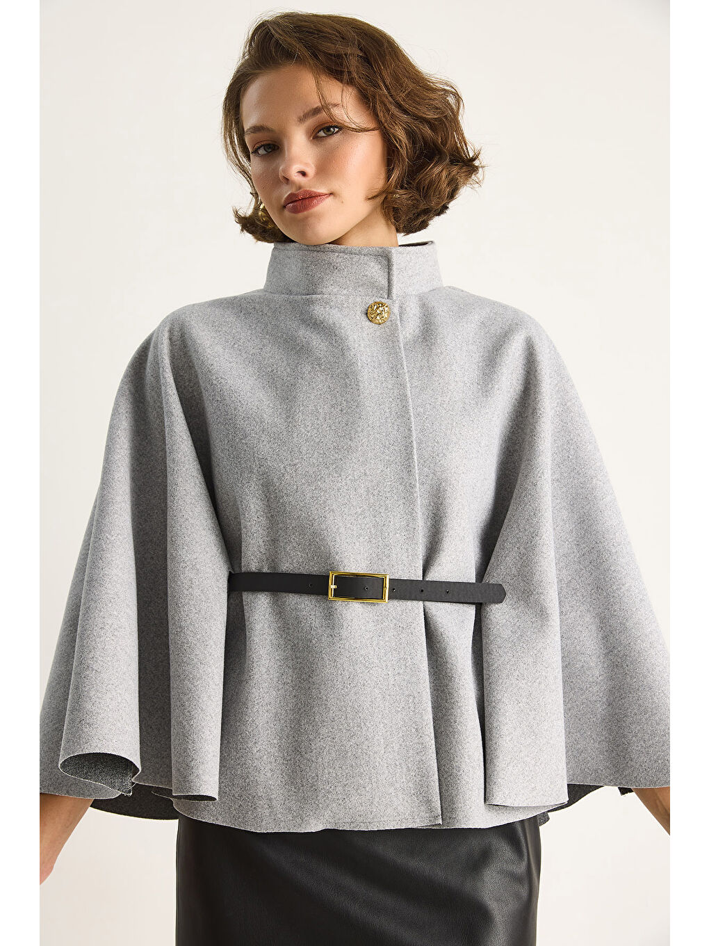 Gri Kadın Gold Düğme Detaylı Kemerli Panço-5