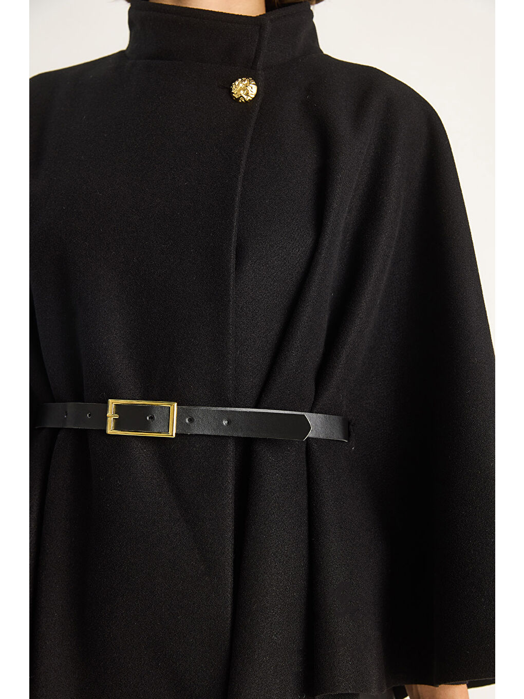 Siyah Kadın Gold Düğme Detaylı Kemerli Panço-5