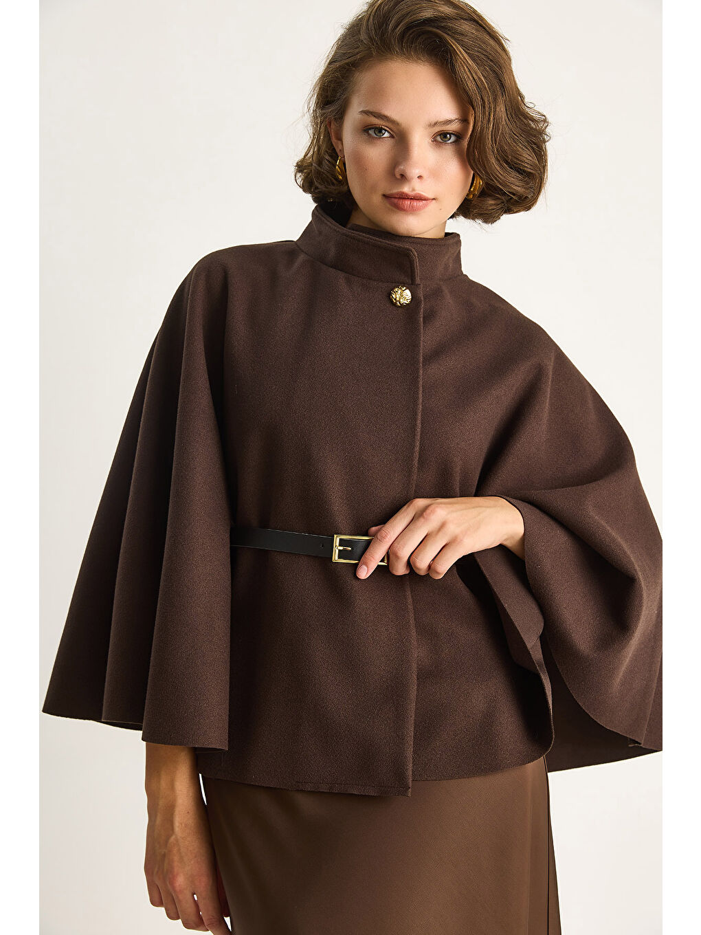 Kahverengi Kadın Gold Düğme Detaylı Kemerli Panço-2