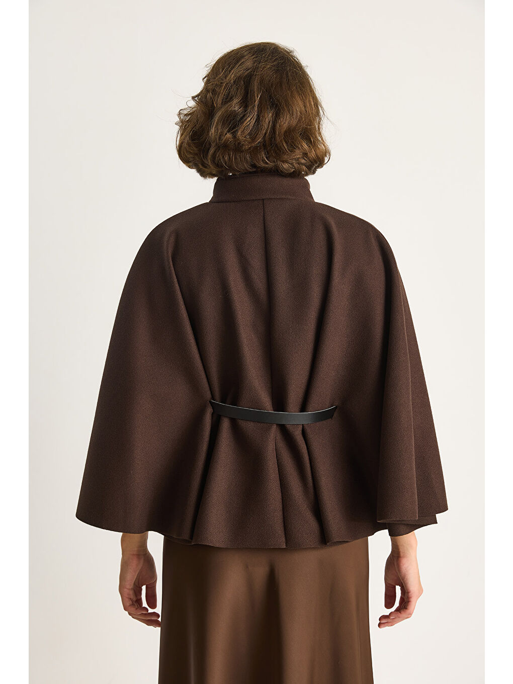 Kahverengi Kadın Gold Düğme Detaylı Kemerli Panço-5