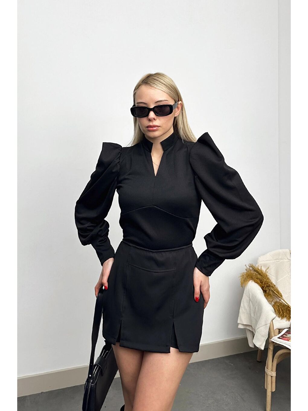 Siyah Hakim Yaka Prenses Kol Dokuma Crop Bluz-3