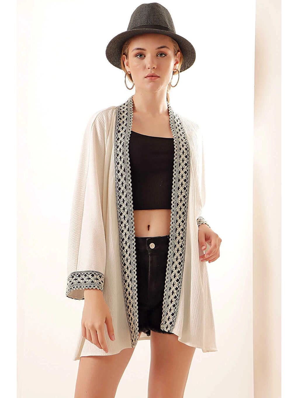 Hazelin Kadın Beyaz Nakış Detaylı Kısa Kimono HZL24S-BD158661