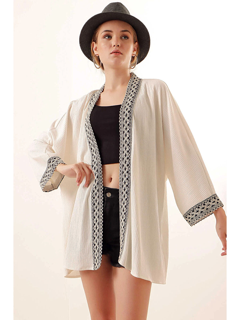 Hazelin Kadın Beyaz Nakış Detaylı Kısa Kimono HZL24S-BD158661 - 1