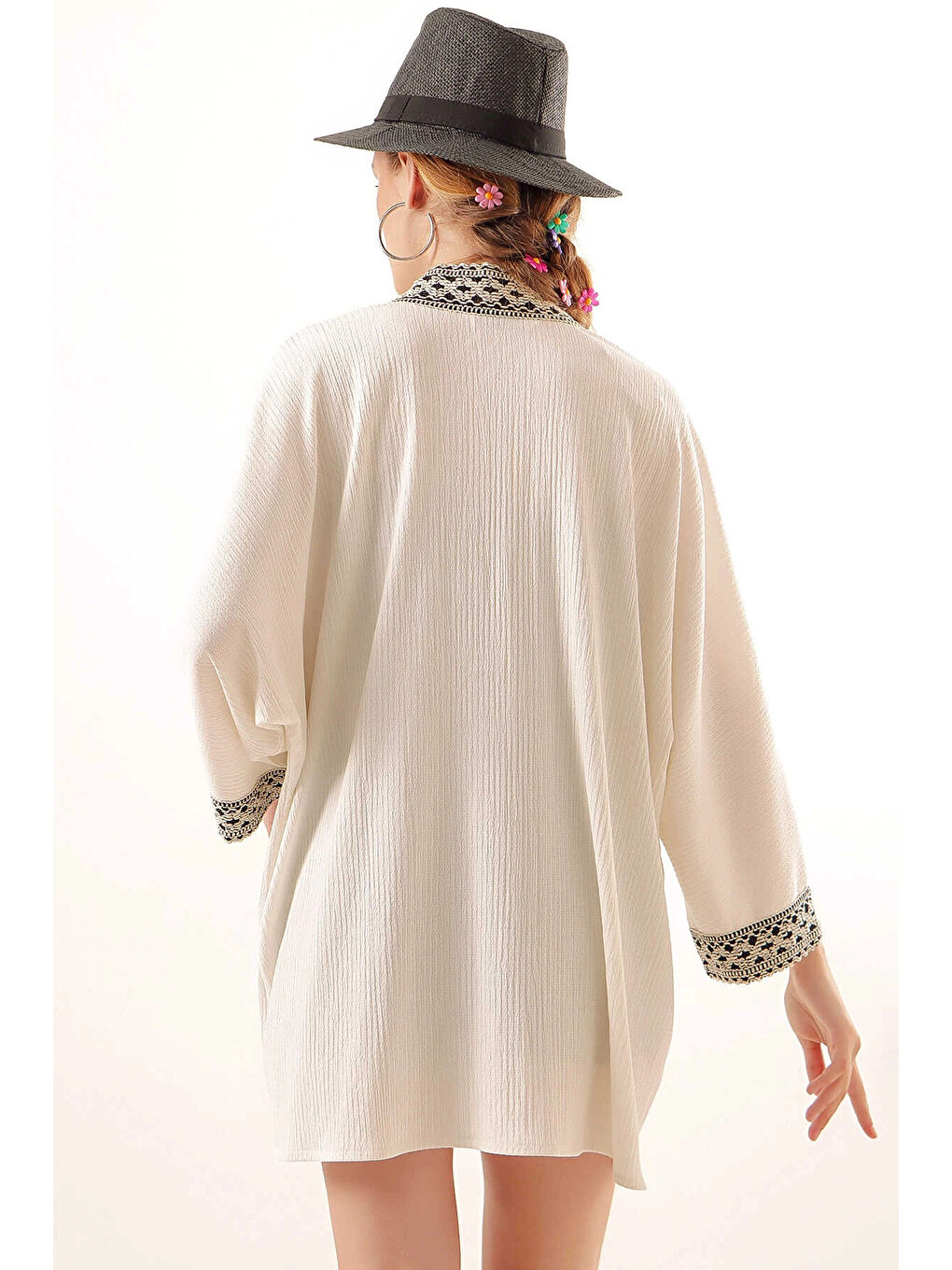 Hazelin Kadın Beyaz Nakış Detaylı Kısa Kimono HZL24S-BD158661 - 3
