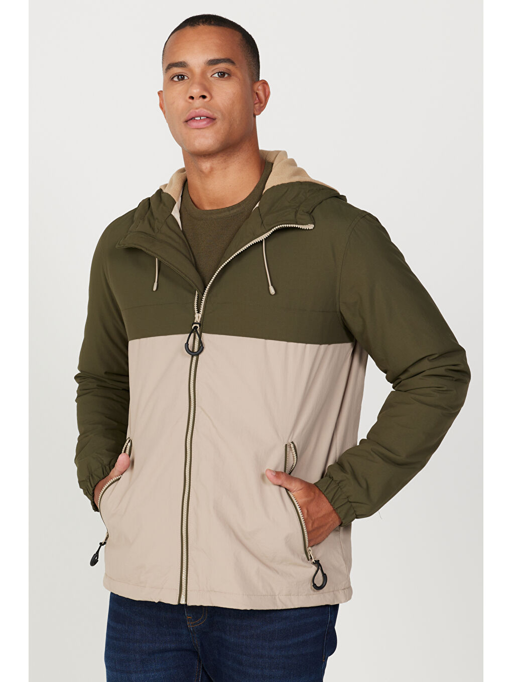 Erkek Bej-Haki Standart Fit Normal Kesim Dik Yaka Soğuk Geçirmez İçi Polarlı Kapüşonlu Mont