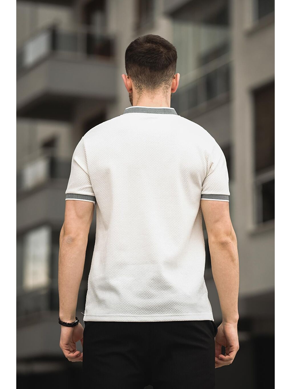 Beyaz Petek Desen Fermuarlı Kolej Yaka Erkek Tişört-2