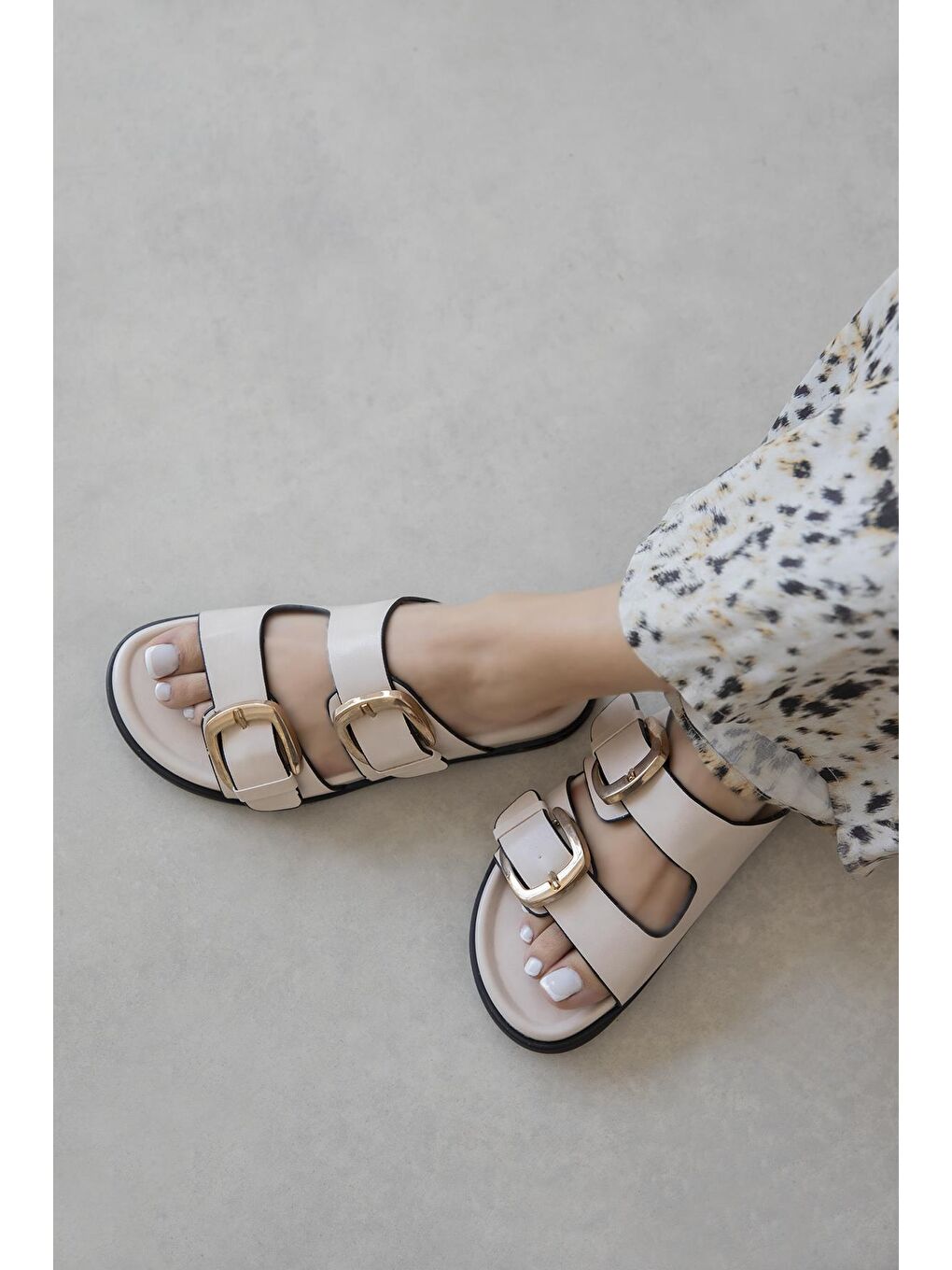 Harden Kadın Toka Detay Günlük Konfor Deri Terlik Bej-1