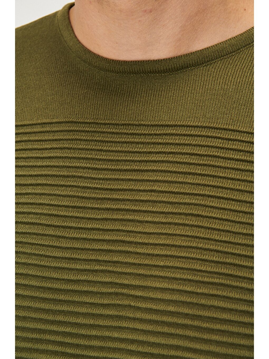 Erkek Açık Haki Anti-Pilling Özellikli Tüylenme Yapmayan Standart Fit Bisiklet Yaka Çizgi Dokulu Triko Kazak-3