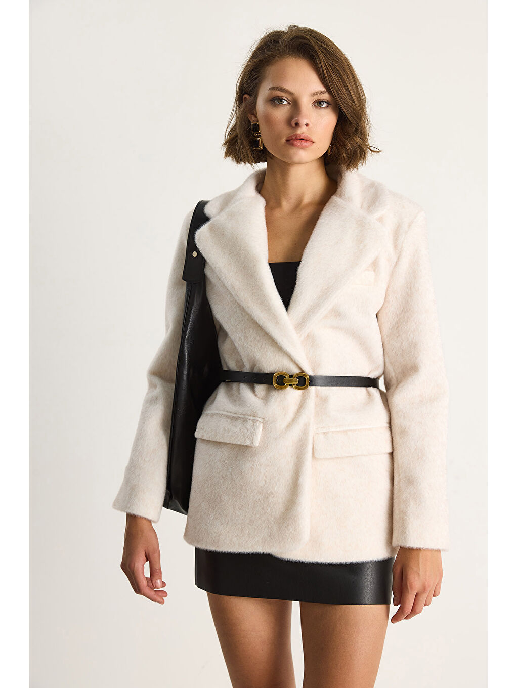 Ekru Kadın Cep Detaylı Astarlı Kemerli Pelüş Dokulu Blazer Ceket-1