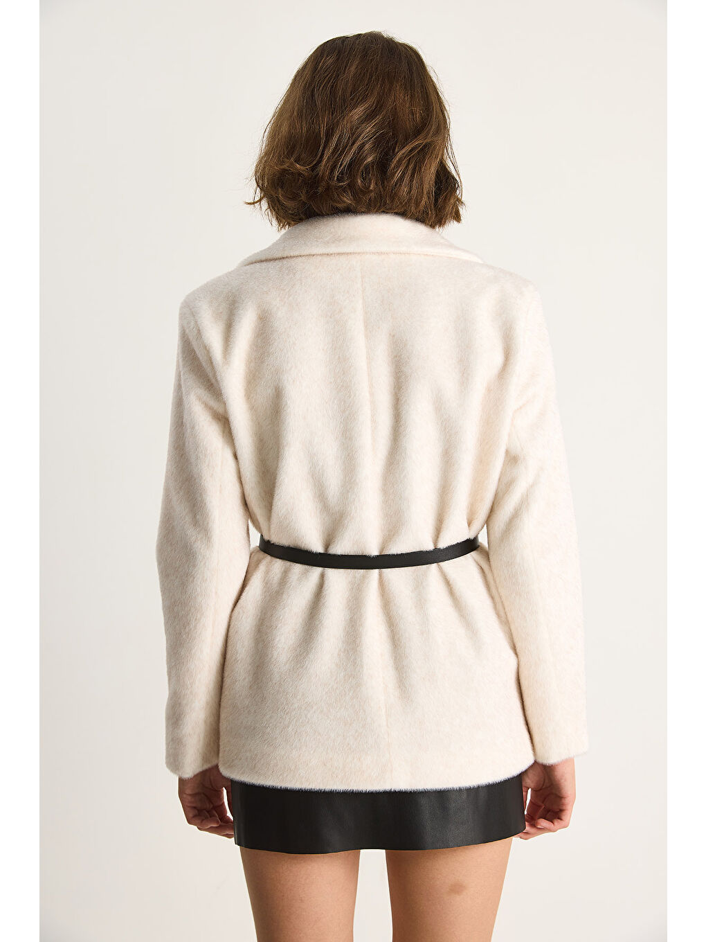 Ekru Kadın Cep Detaylı Astarlı Kemerli Pelüş Dokulu Blazer Ceket-6