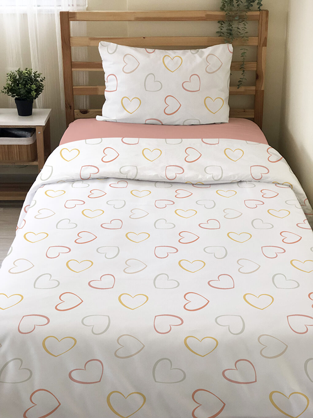 Karışık Çift Taraflı Kalp  Desenli Çarşafsız Takım Tek Kişilik Nevresim Takımı 160x220 Cm