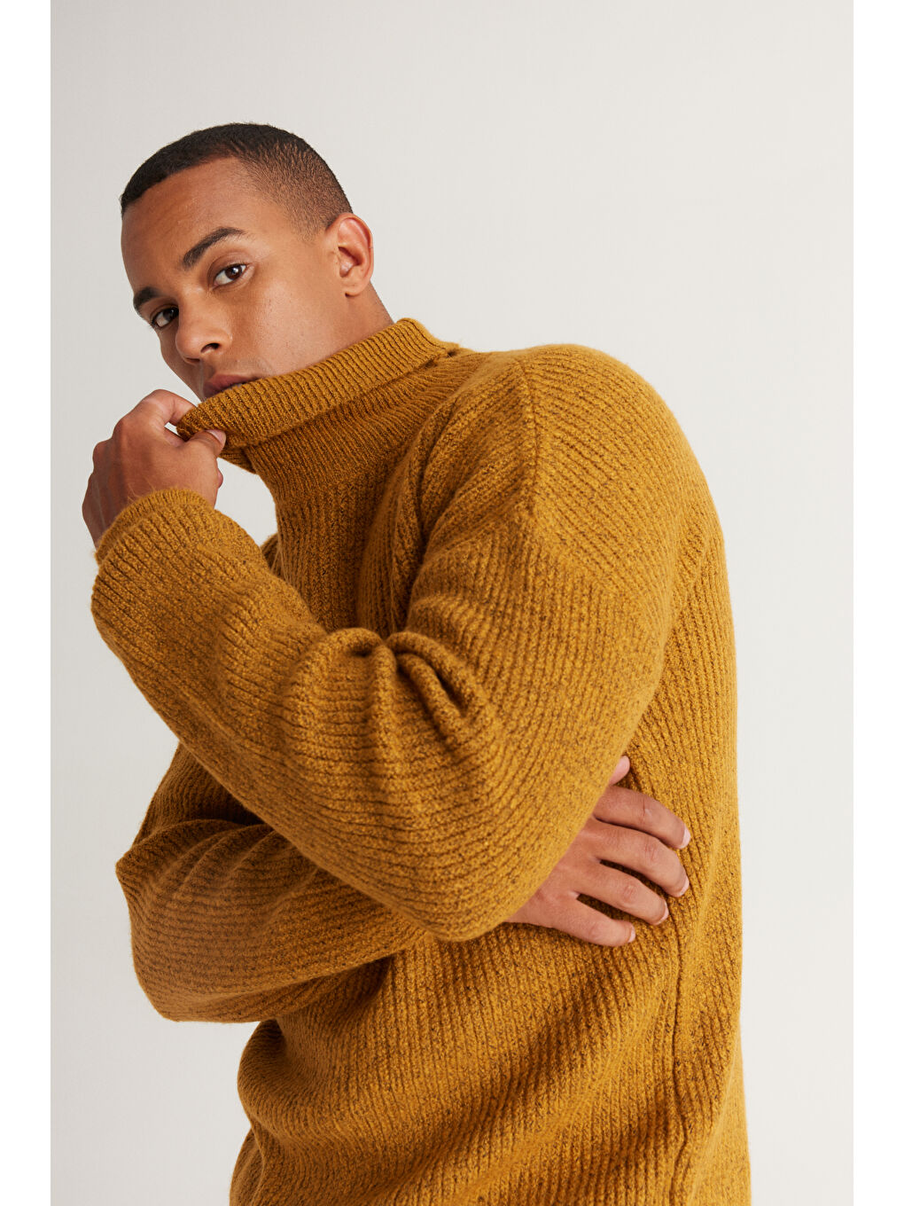 Sarı Erkek Hardal Oversize Bol Kesim Tam Balıkçı Yaka Desenli Triko Kazak-3