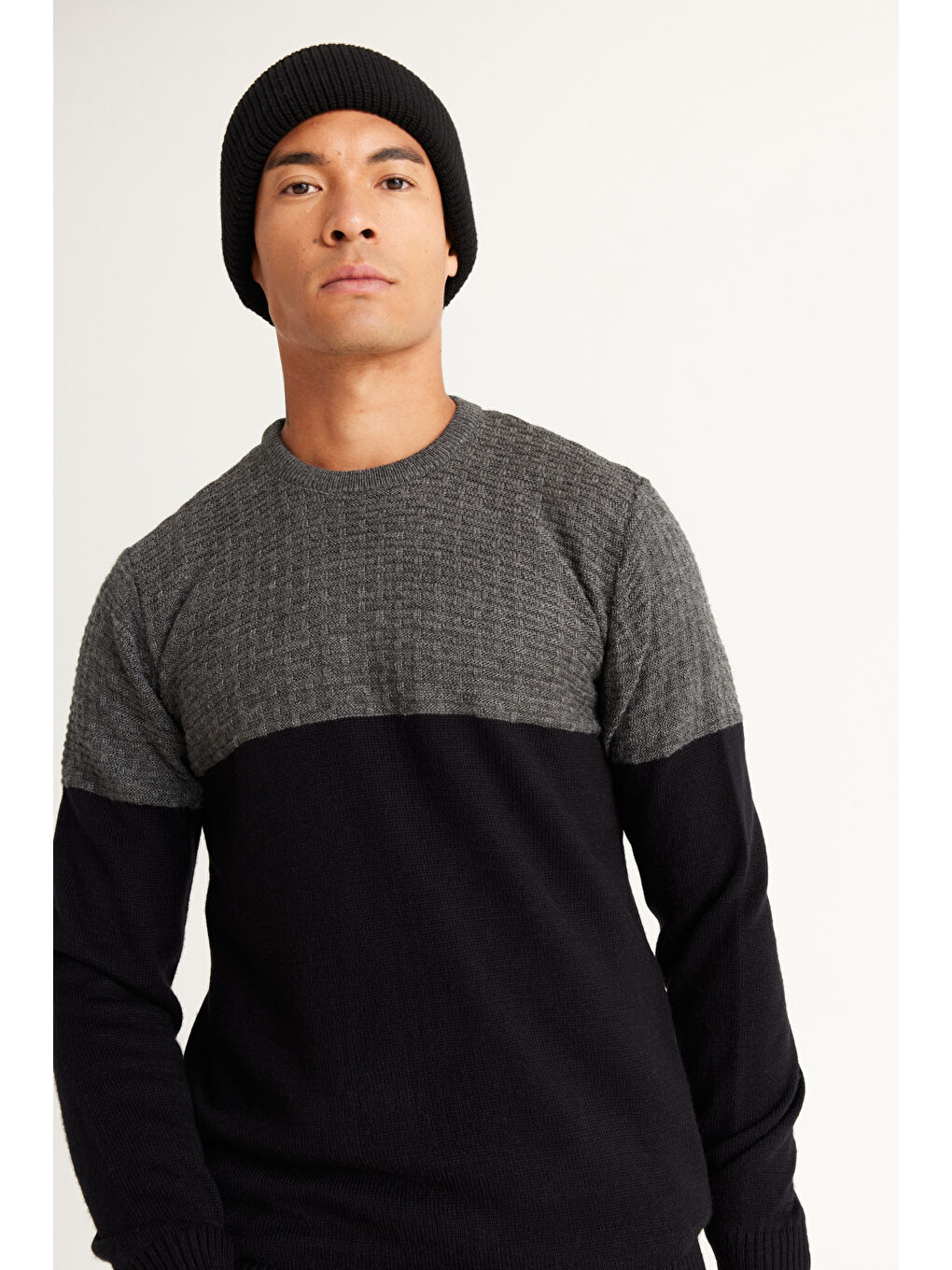 Erkek Antrasit-Siyah Standart Fit Normal Kesim Bisiklet Yaka ColorBlok Desenli Triko-2