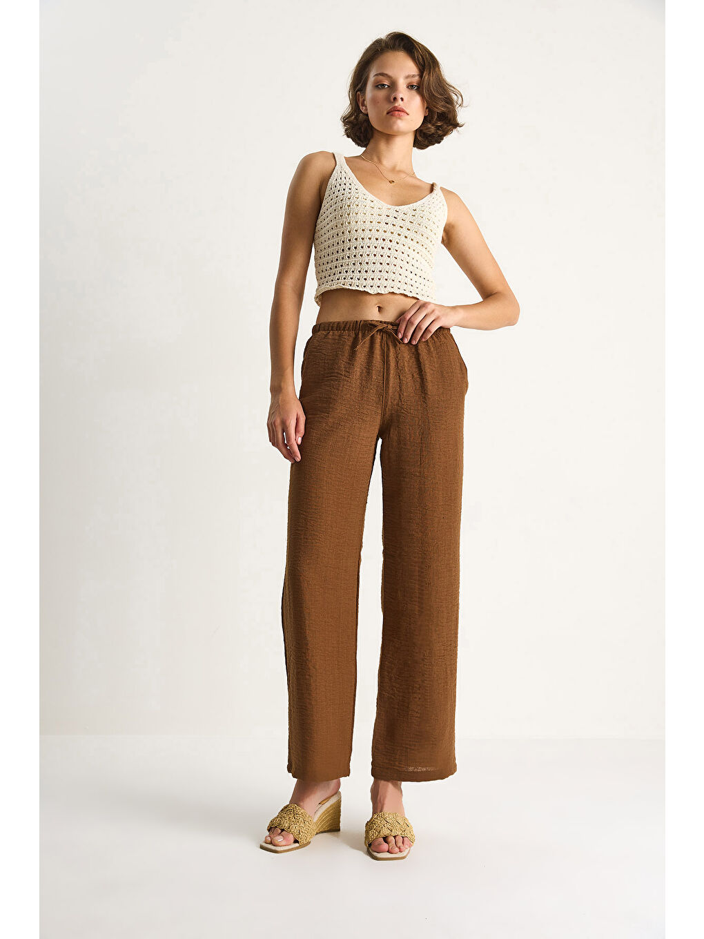 Kahverengi Kadın Beli Bağlamalı Cep Detaylı Keten Palazzo Pantolon R-2