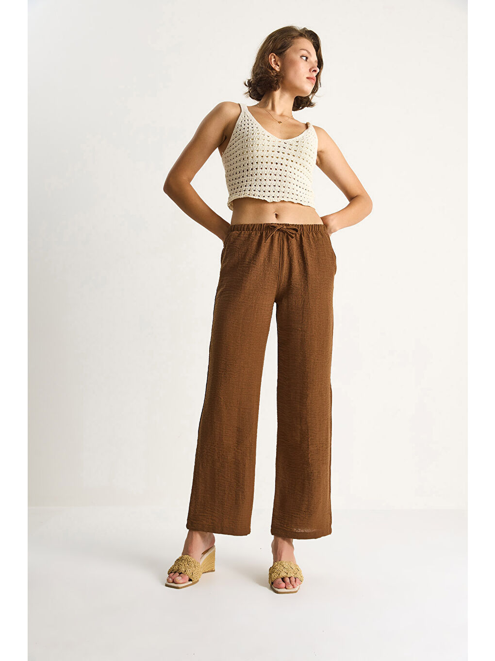 Kahverengi Kadın Beli Bağlamalı Cep Detaylı Keten Palazzo Pantolon R-4