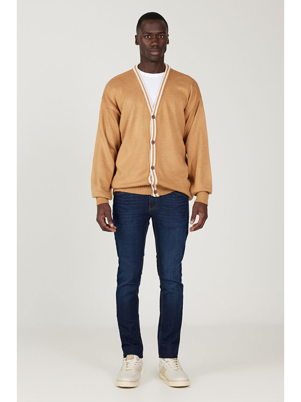 Bej Erkek KARAMEL-EKRU Standart Fit Normal Kesim V Yaka Triko Hırka-1