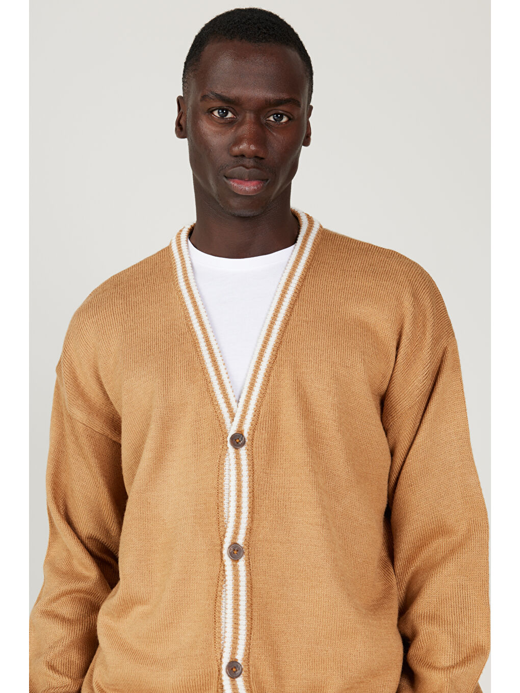 Bej Erkek KARAMEL-EKRU Standart Fit Normal Kesim V Yaka Triko Hırka-4