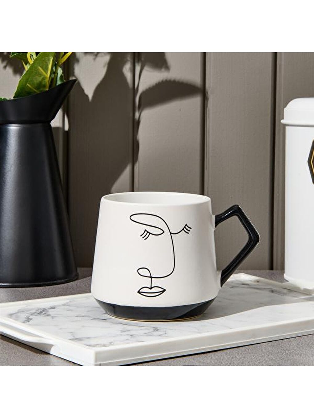 Kitchen Face Baskılı Kupa - Siyah / Beyaz - 500 ml