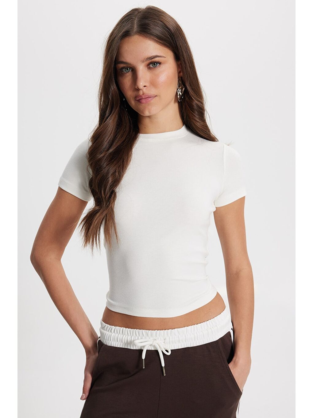 Kadın Slim Fit Dar Kesim Pamuklu Kısa Kollu Bisiklet Yaka Beyaz Tişört