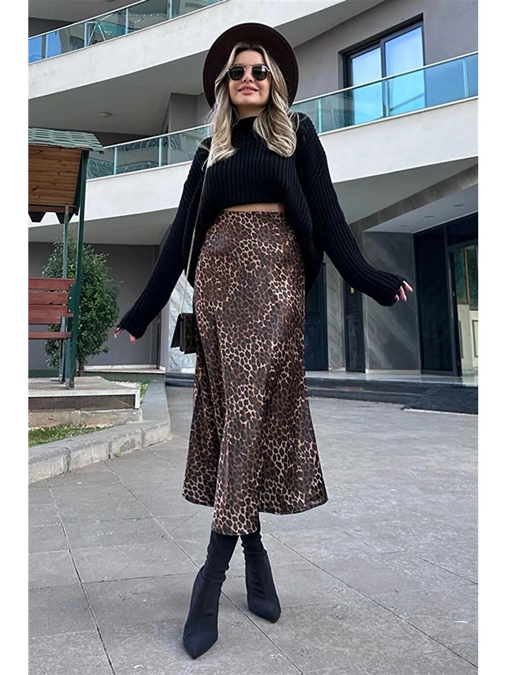 hazelin Kadın Kahverengi Leopar Desenli Saten Yüzeyli Beli Lastikli Midi Boy Etek Hzl23s-bd1101471 - 2