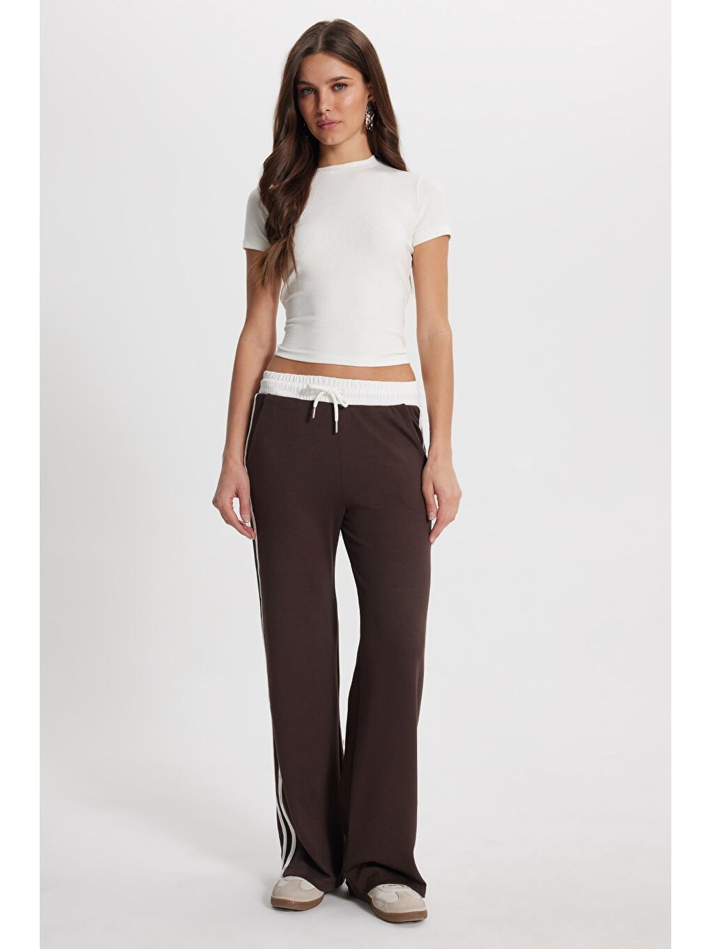Kadın Slim Fit Dar Kesim Pamuklu Kısa Kollu Bisiklet Yaka Beyaz Tişört-1
