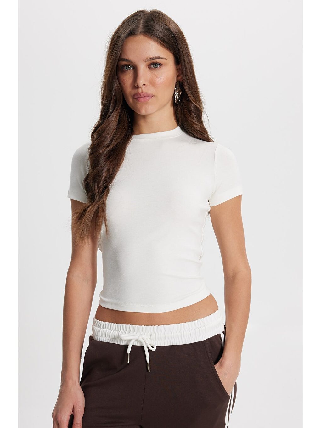 Kadın Slim Fit Dar Kesim Pamuklu Kısa Kollu Bisiklet Yaka Beyaz Tişört-2