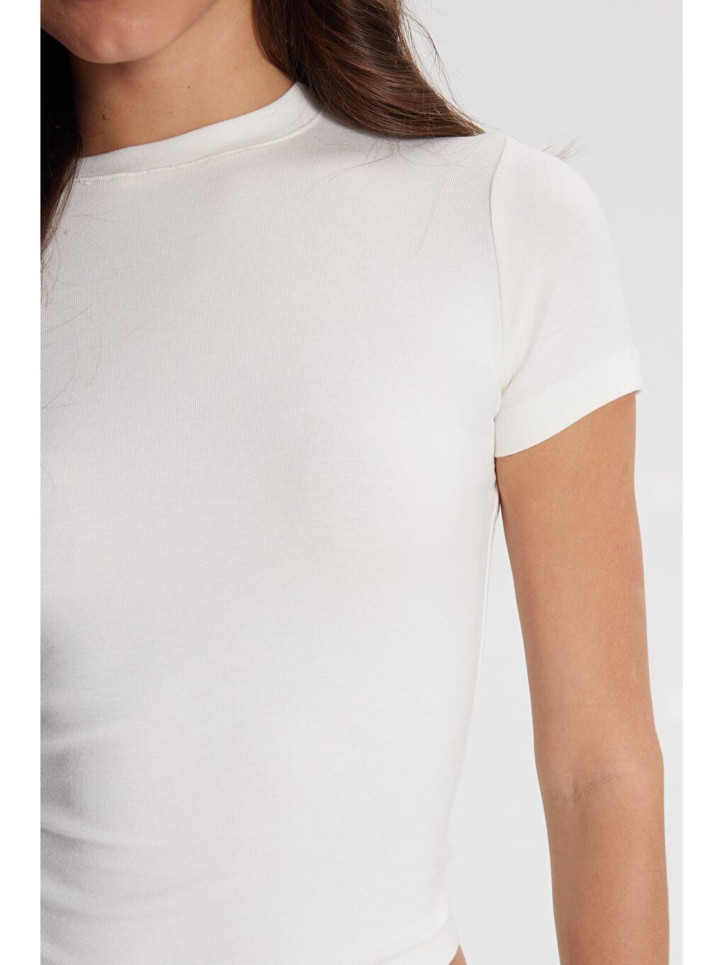 Kadın Slim Fit Dar Kesim Pamuklu Kısa Kollu Bisiklet Yaka Beyaz Tişört-4