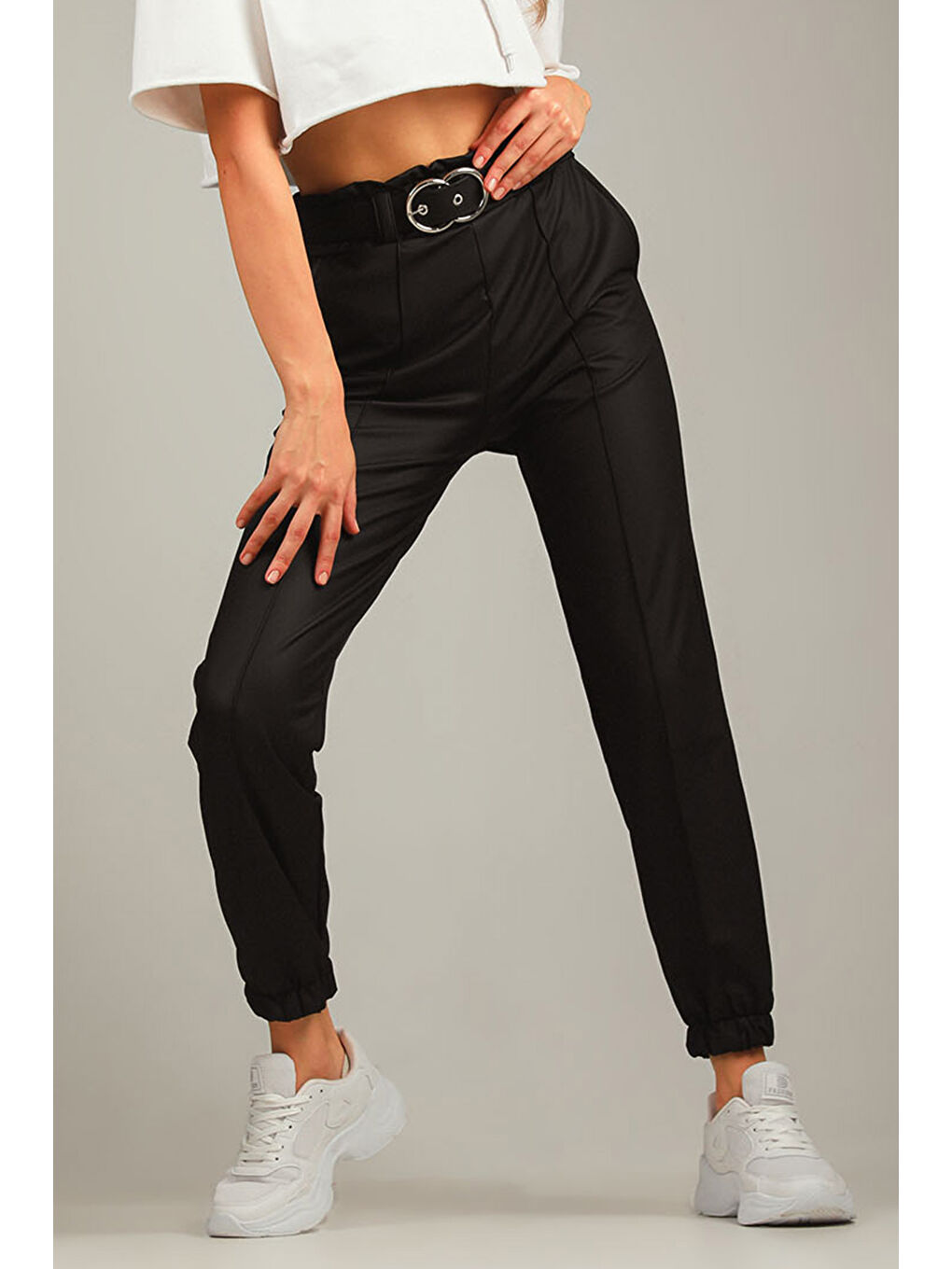 Siyah Kadın Bel Ve Paça Lastikli Kemer Detaylı Şardonlu Çimalı Deri Pantolon