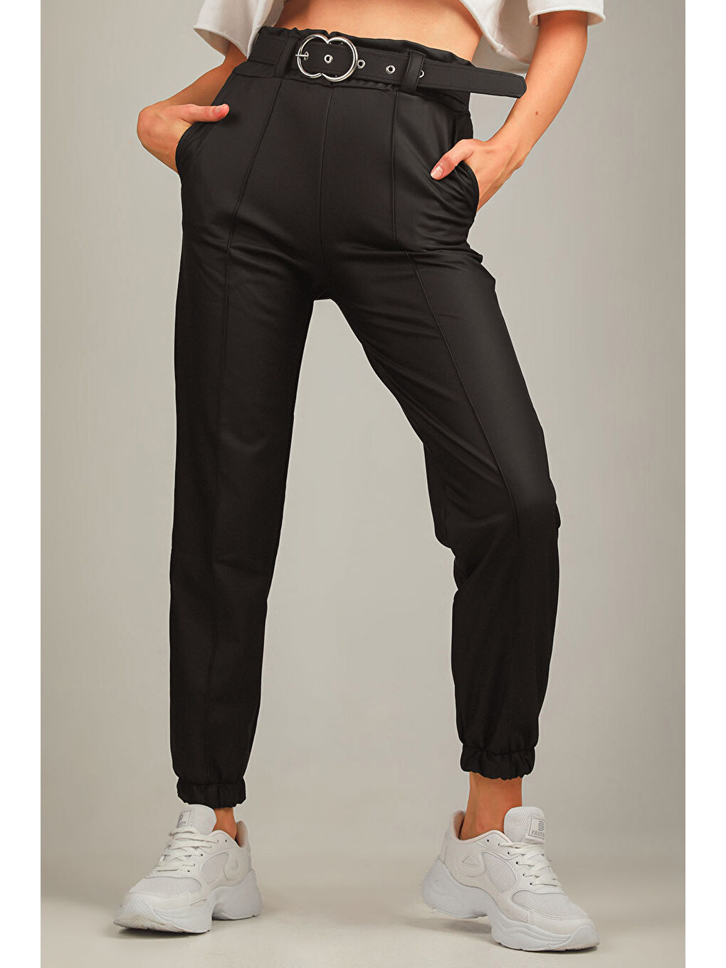 Siyah Kadın Bel Ve Paça Lastikli Kemer Detaylı Şardonlu Çimalı Deri Pantolon-1