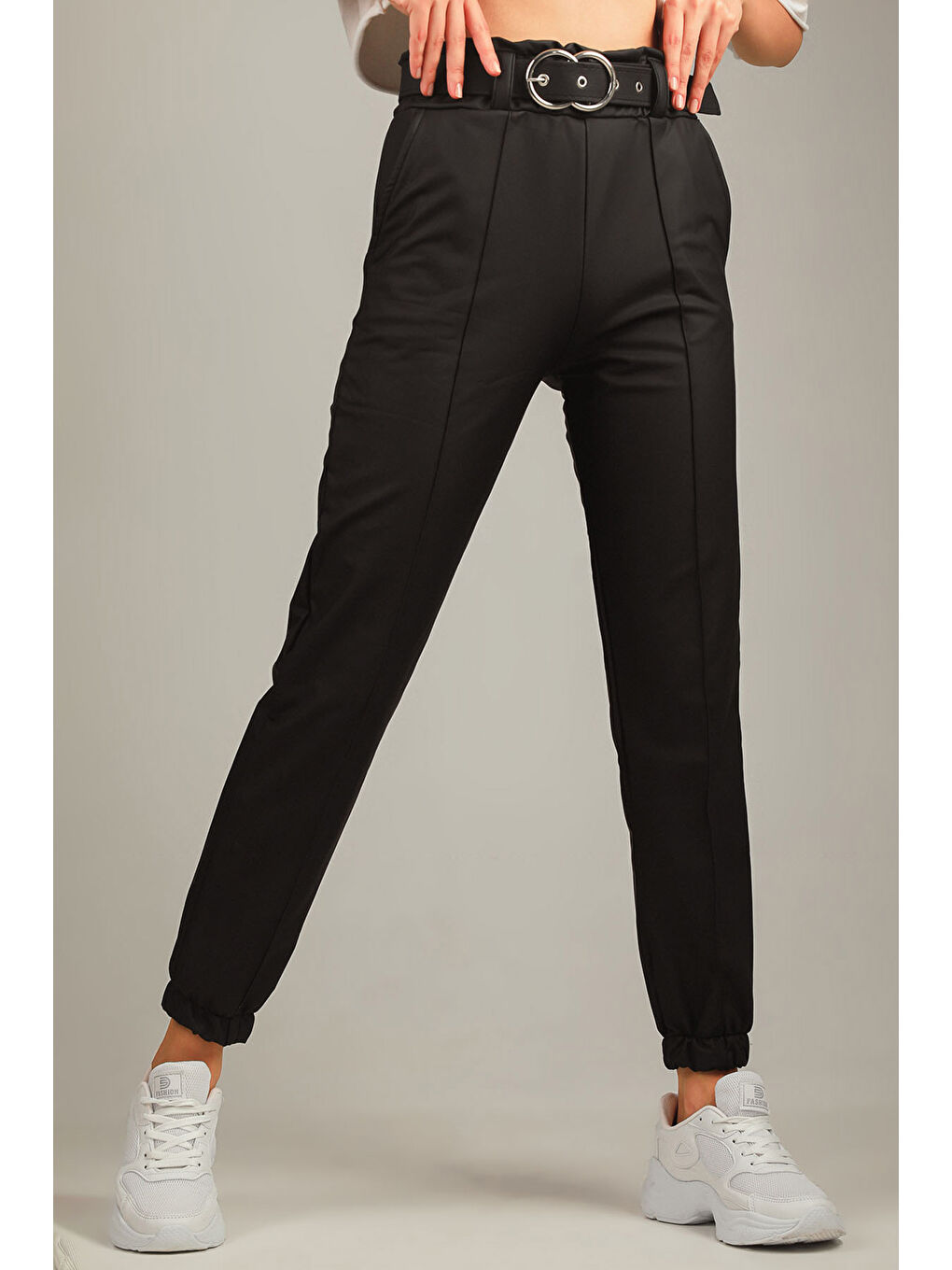 Siyah Kadın Bel Ve Paça Lastikli Kemer Detaylı Şardonlu Çimalı Deri Pantolon-3