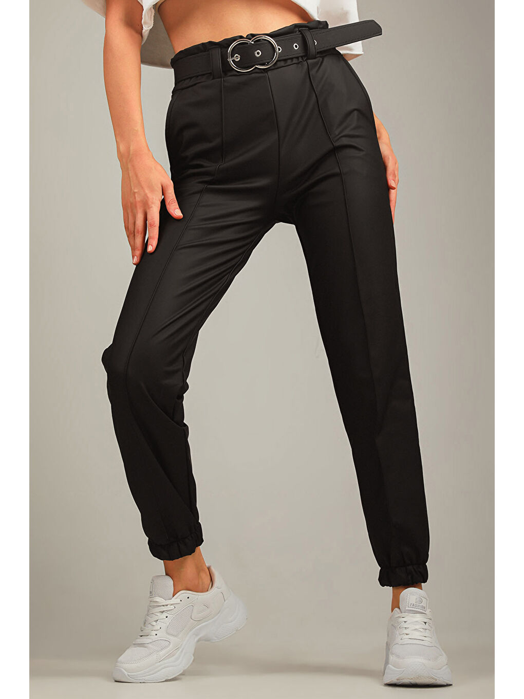 Siyah Kadın Bel Ve Paça Lastikli Kemer Detaylı Şardonlu Çimalı Deri Pantolon-4