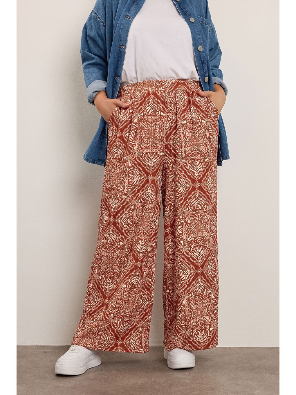 Kahverengi Büyük Beden Beli Lastikli Cepli Geniş Paça Baskılı Pantolon 310293-1